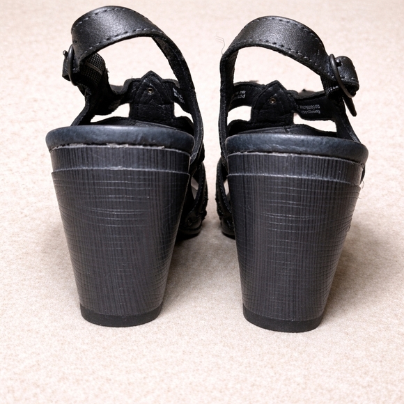 Dansko Nina Floral Cutout Wedge Sandals | Black Graphite Leather | EU 39 - Picture 10 of 12